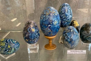 Ubud: Balinesische Eiermalerei, Leinwand und Canang-Sari-Opfergabe