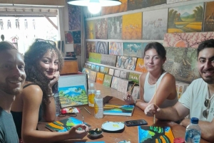 Ubud: Balinesische Eiermalerei, Leinwand und Canang-Sari-Opfergabe