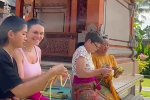 Ubud: Balinesische Eiermalerei, Leinwand und Canang-Sari-Opfergabe