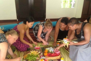 Ubud: Balinesische Eiermalerei, Leinwand und Canang-Sari-Opfergabe