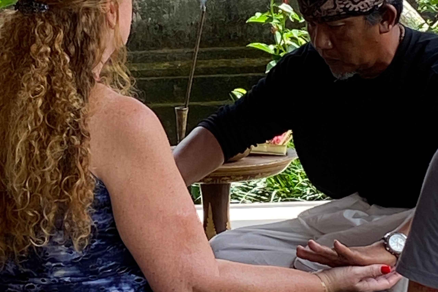Ubud: combinación de lectura de manos y terapia curativa