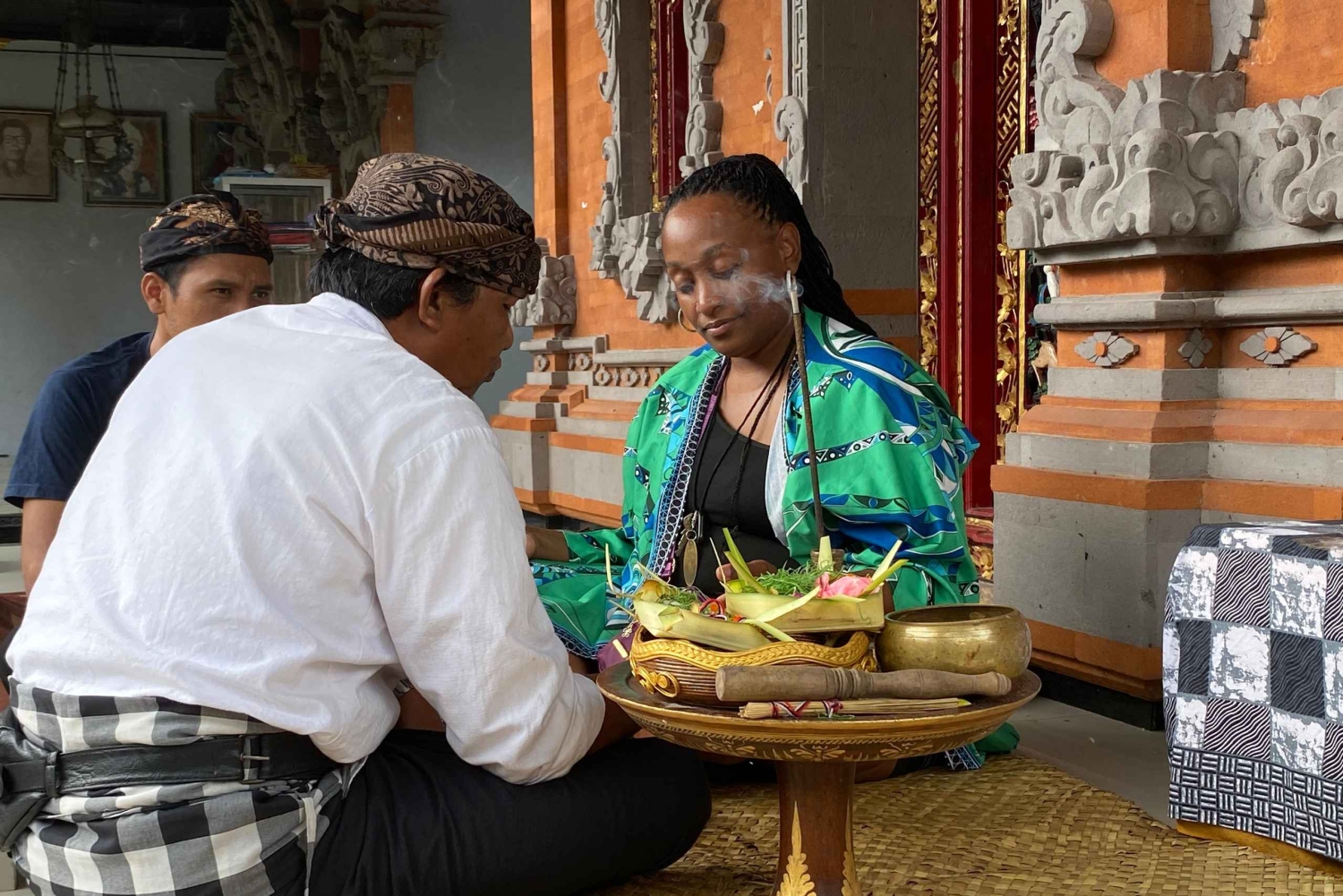 Ubud: combinación de lectura de manos y terapia curativa