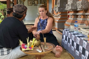 Ubud: combinación de lectura de manos y terapia curativa