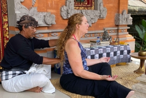 Ubud: combinación de lectura de manos y terapia curativa