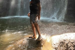 Ubud: Kultur, tempelvelsignelse og skjult vandfald