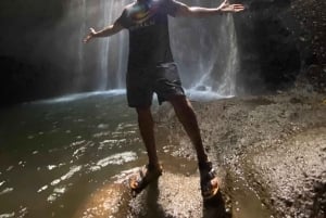 Ubud: Kultur, tempelvelsignelse og skjult vandfald