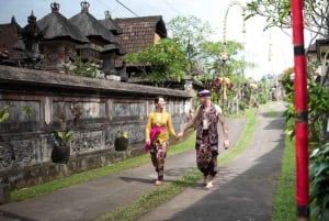 Ubud: Delodsema Traditional Village with Balinese Costume
