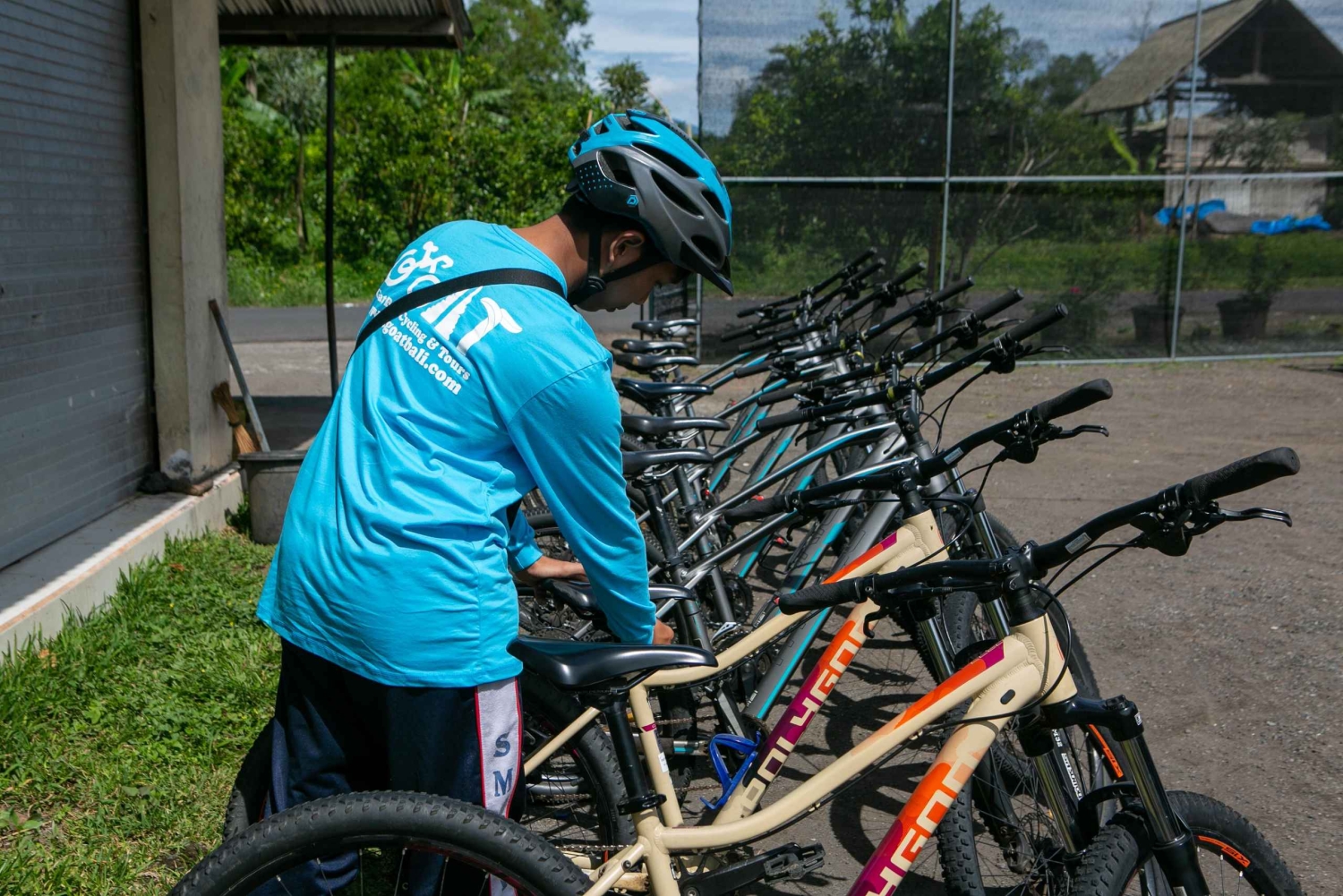 Ubud: Downhill Cycling with Volcano, Rice Terraces, and Meal