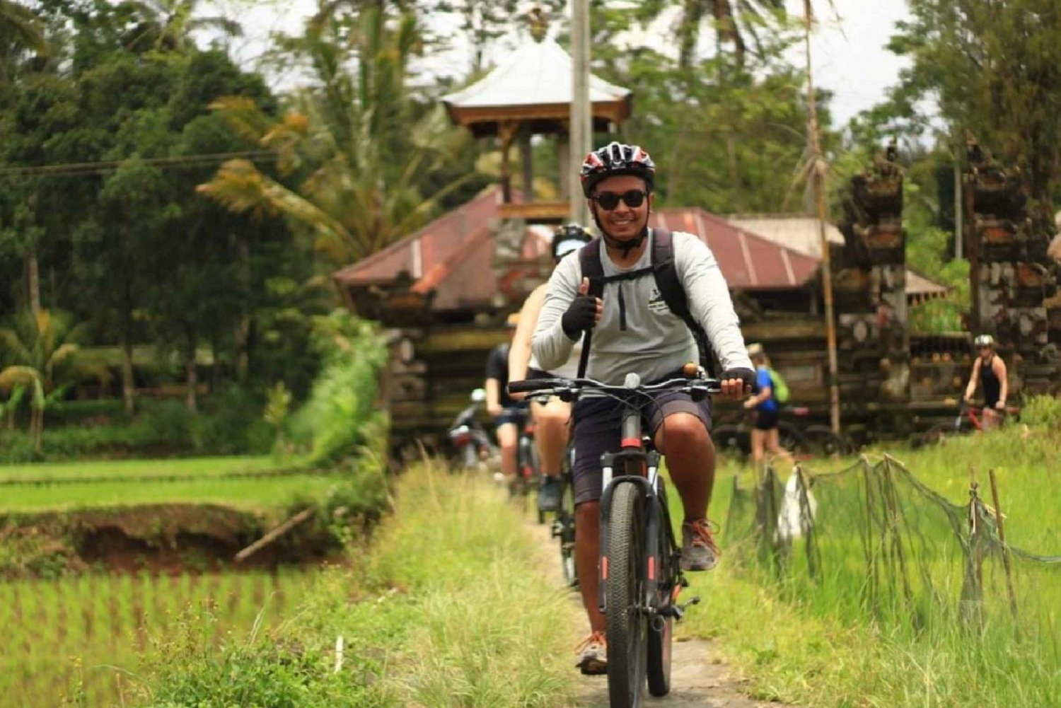 Ubud: Downhill Jungle & Rice Terrace Cycling Tour with Meals