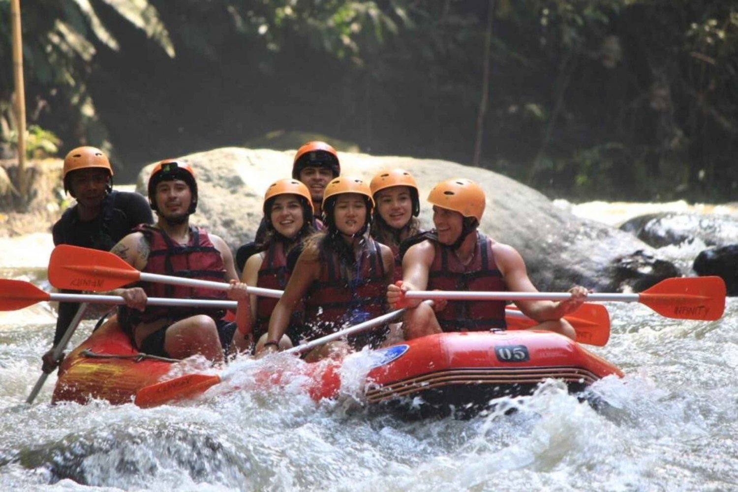 Ubud: Wildwasser-Rafting, Dschungelschaukel & Wasserfall-Tour