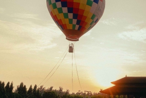 Ubud: Floating Breakfast and Hot Air Balloon Experience