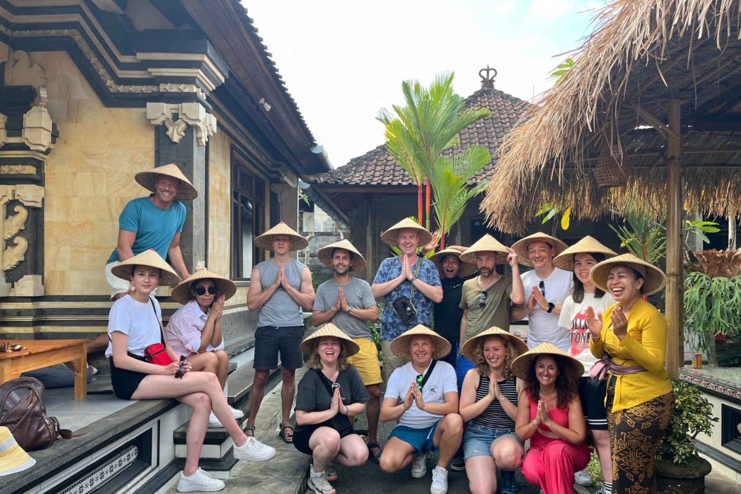 ウブドのギャラリー体験：文化、滝、棚田をご案内します