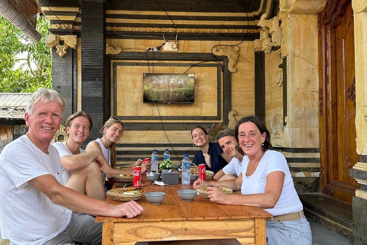 ウブドのギャラリー体験：文化、滝、棚田をご案内します