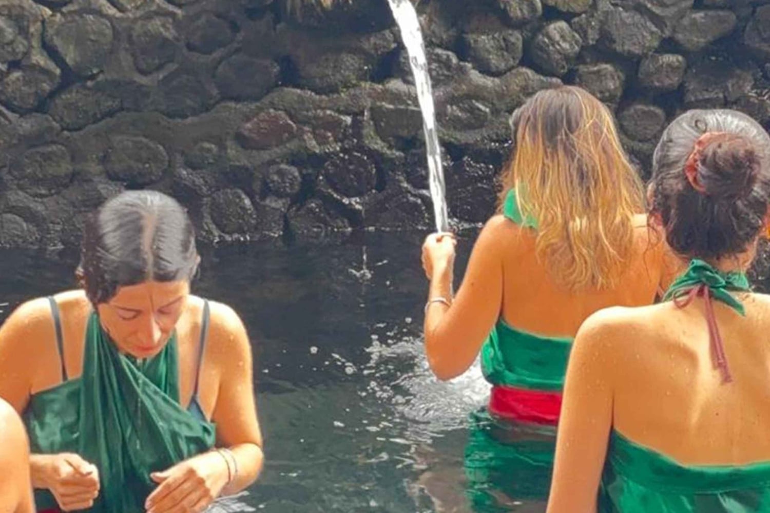 ウブドのギャラリー体験：文化、滝、棚田をご案内します