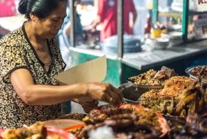 Ubud: Wycieczka kulinarna Gianyar Night Market z ponad 17 degustacjami