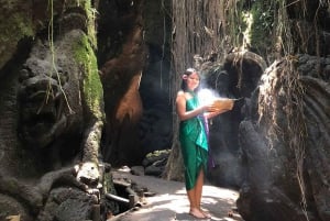 ubud griya beji waterfalls : purification ceremony