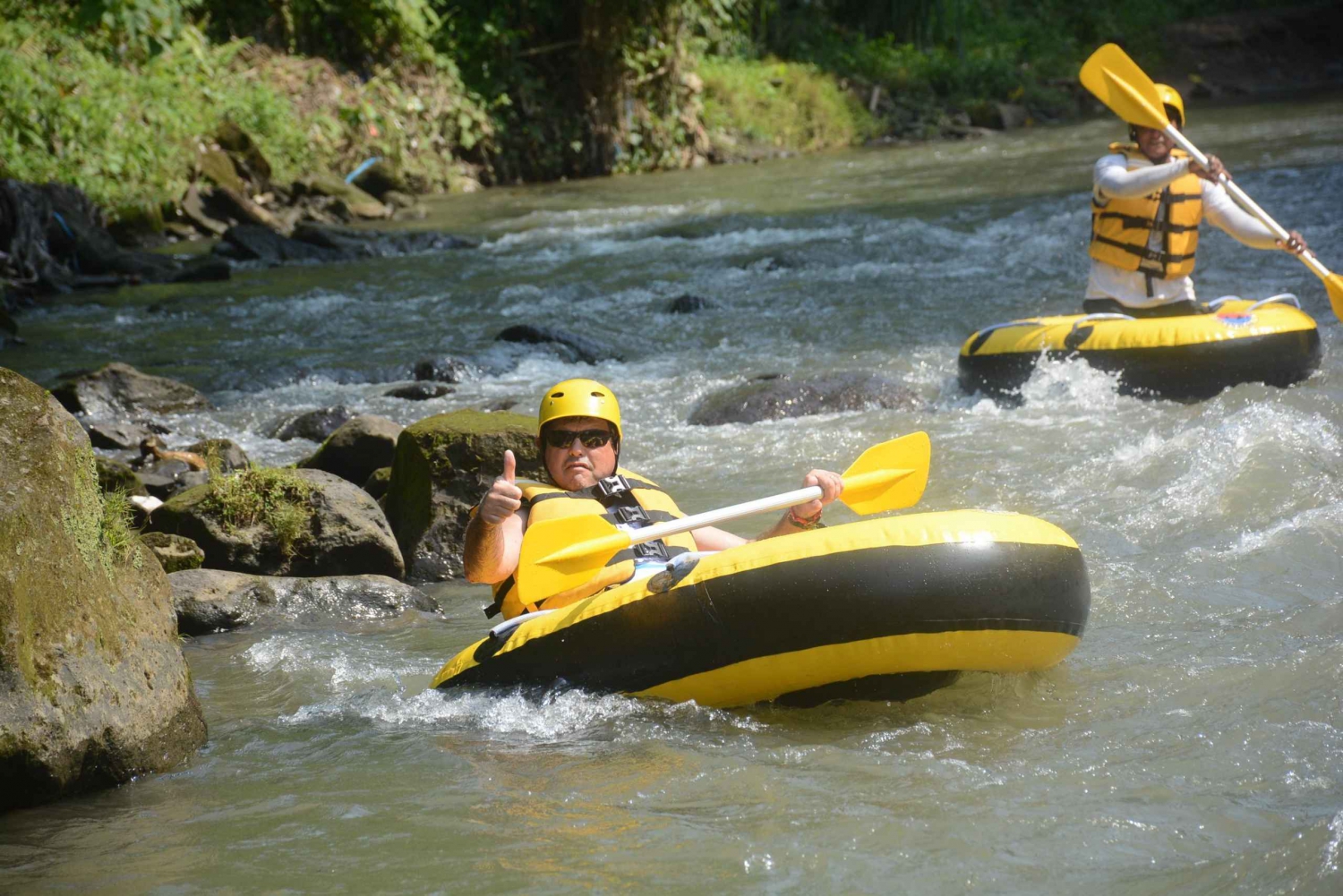 Ubud: Canyon nascosto, cascata, tour d'avventura in tubing sul fiume