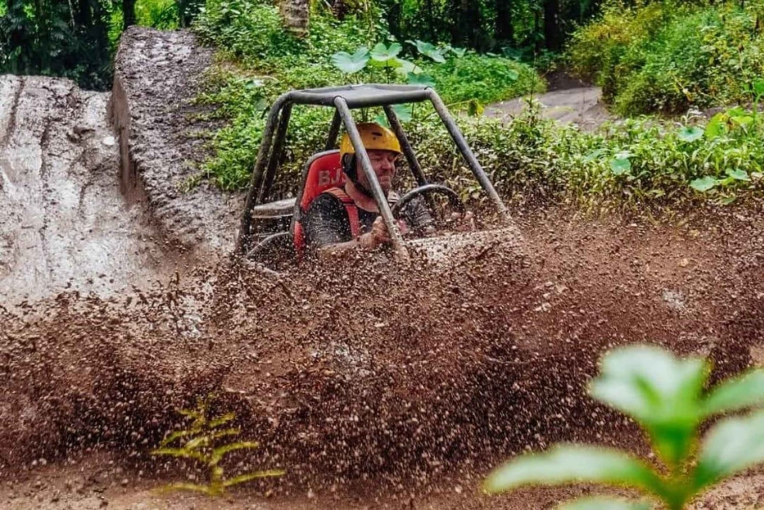 Ubud: Djungelbuggy och paintballäventyr med lunch