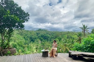 Ubud: Jungle Club, Waterfall, Market, and Tanah Lot Tour