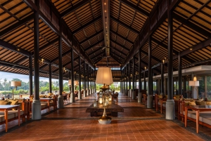 Ubud: Danza Kecak y Cena en el Royal Balinese Resort
