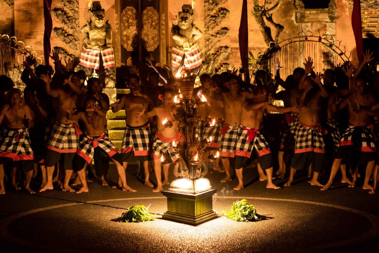 Ubud: Dança do fogo Kecak com transfer e excursão opcional de um dia