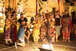 Ubud: Kecak Fire Dance med transfer och valfri dagstur