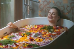 Ubud: Massage & Blumenbad im Tejas Spa Monkey Forest