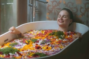 Ubud: massaggio e bagno di fiori alla Tejas Spa Monkey Forest