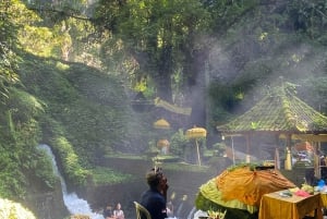 Ubud: Cerimonia di Melukat e tour al tramonto di Campuhan Ridge