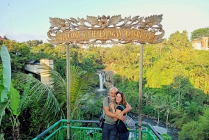 Ubud: Monkey forest, Temple and Tegenungan waterfall Tour