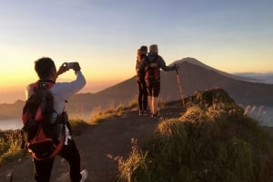 Ubud: Excursión de senderismo al amanecer en el monte Batur