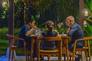 Bali: rytuały kulturowe, lokalna kuchnia i przygoda z świetlikami