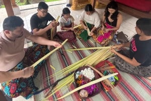 Bali: rytuały kulturowe, lokalna kuchnia i przygoda z świetlikami