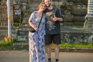 Bali: rytuały kulturowe, lokalna kuchnia i przygoda z świetlikami