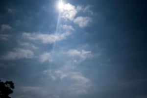 Bali: rytuały kulturowe, lokalna kuchnia i przygoda z świetlikami