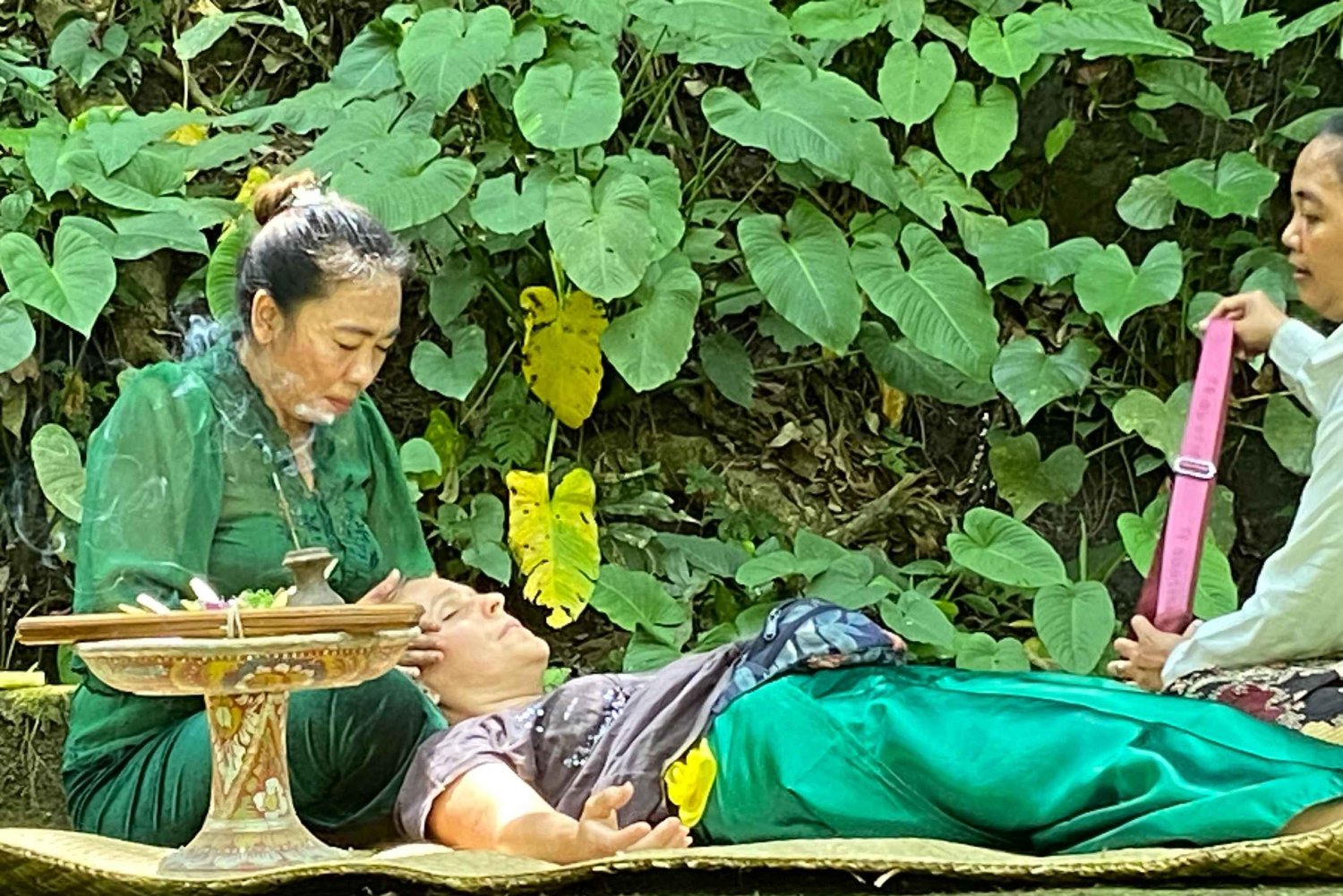 Ubud: Palm Reading and Trauma Healing Therapy