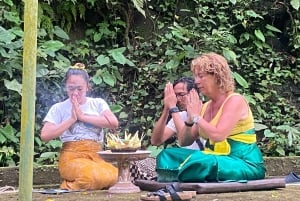 Ubud: Palm Reading and Trauma Healing Therapy