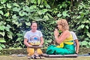 Ubud: Palm Reading and Trauma Healing Therapy
