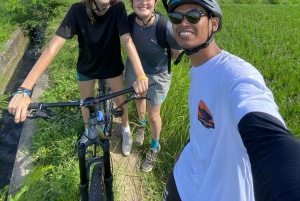 Ubud : PRIVATE Bike Tour inside Rice Field Ubud Countryside