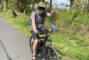 Ubud: Private Bike Tour with rice field, volcano, meal, pool