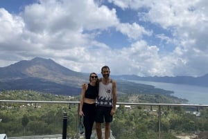 Ubud: Privé fietstour met rijstveld, vulkaan, maaltijd, zwembad