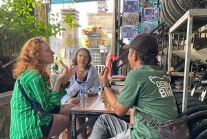 Ubud: Sykkeltur nedoverbakke med rismarker, vulkan og måltid