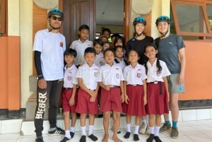 Ubud: PRIVATE E-bike Tour inside Rice Field with meal & pool