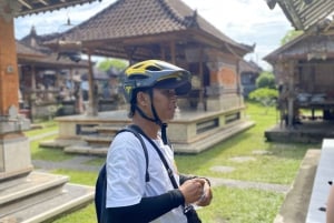 Ubud: PRIVATE E-bike Tour inside Rice Field with meal & pool