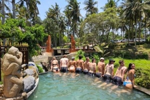 Ubud : Quad à travers la rivière, les rizières et les chutes d'eau.
