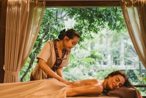 Ubud: Massasje ved elvebredden og blomsterbad på Ayusha Wellness