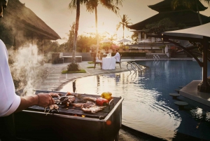 Ubud: Romantic Barbecue Dinner by the Pool