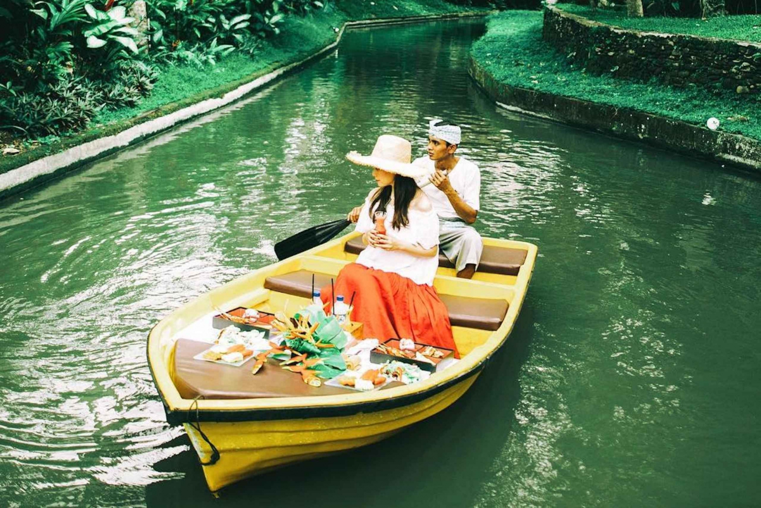 Ubud: Romantic Picnic Lunch on a Boat