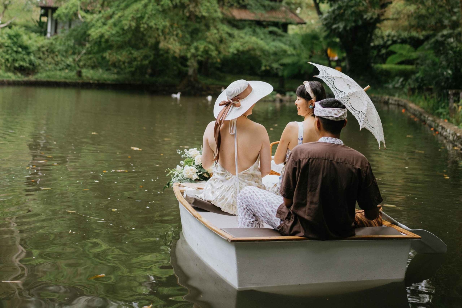 Ubud: Romantic Picnic on a Wooden Boat with Sparkling Wine
