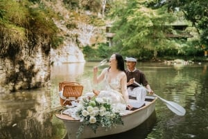Ubud: Romantic Picnic on a Wooden Boat with Sparkling Wine